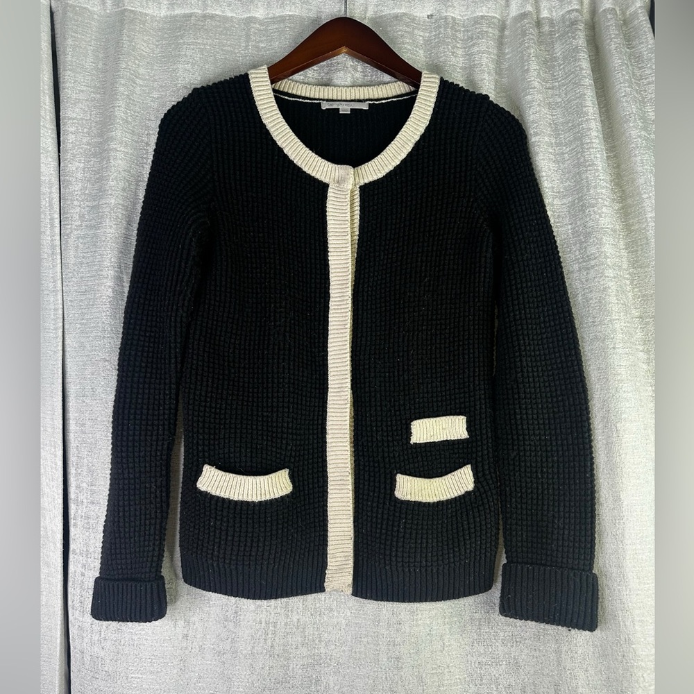 Vintage Black and White Gap sweater XS. 
Fits S/M